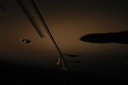 画像：天井には影が映っています