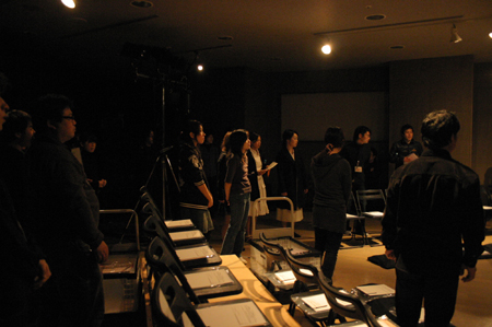 画像：開場前のミーティング